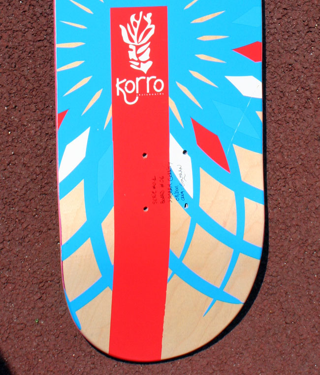 board Korro skateboards série "Sun" avec un shape "Purple" et un design grip "Play" , numérotée 06/30 board Korro skateboards série "Sun" avec un shape "Purple" et un design grip "Play" , numérotée 06/30
